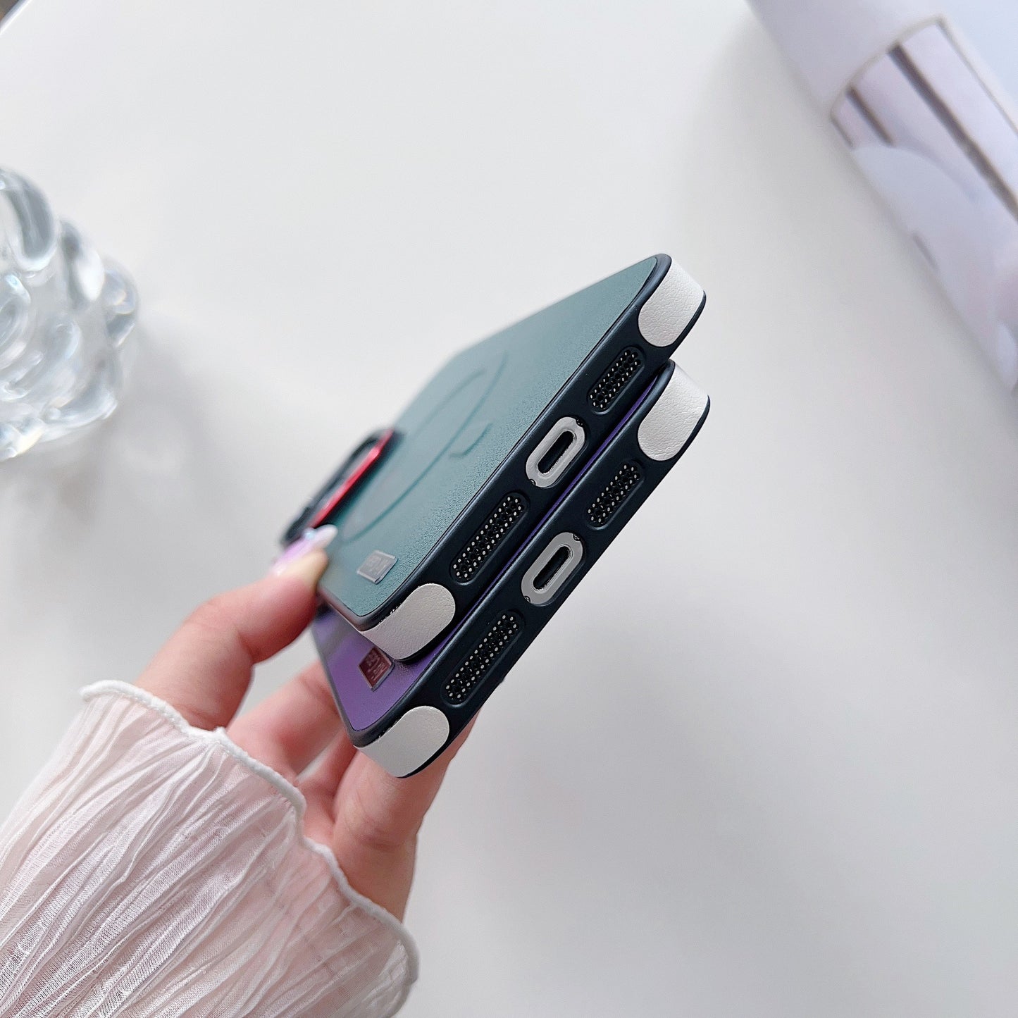 Minimalist Magnetic iPhone Case - Elegance Meets Functionality