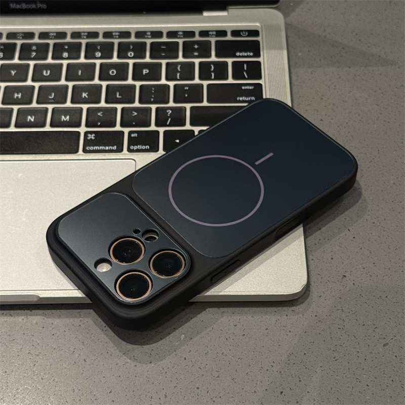 Velora MetalTouch Case – MagSafe Compatible & Smudge-Free
