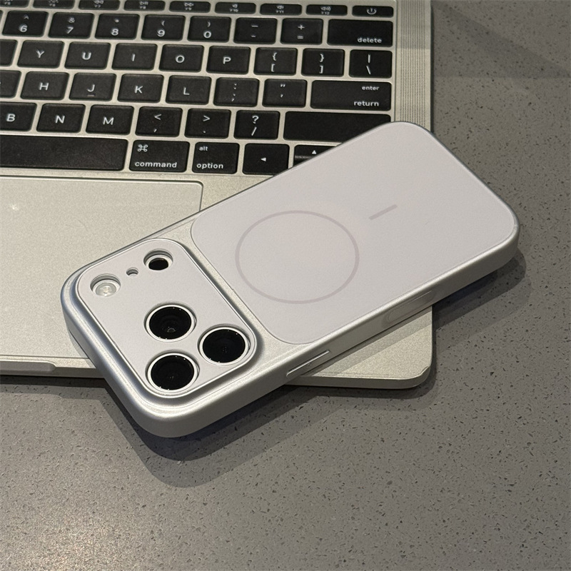 Velora MetalTouch Case – MagSafe Compatible & Smudge-Free