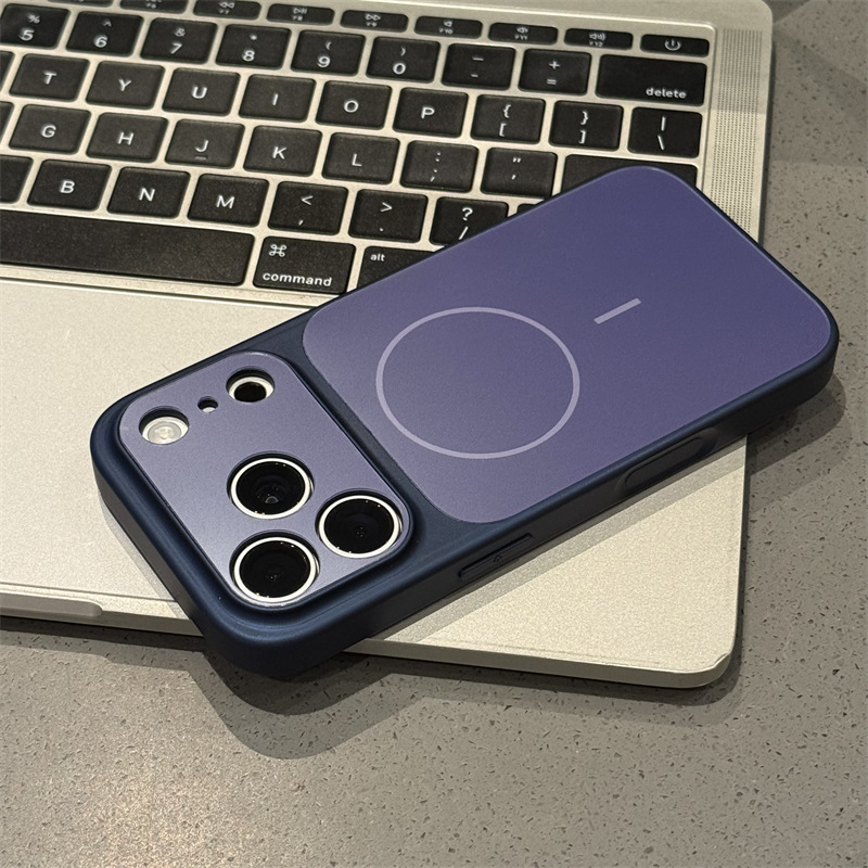 Velora MetalTouch Case – MagSafe Compatible & Smudge-Free