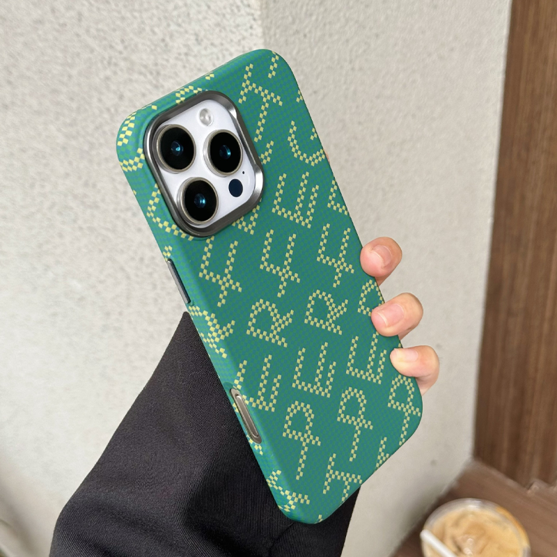 UrbanEdge LetterPrint Carbon Fiber Case – MagSafe Compatible & Stylish Protection