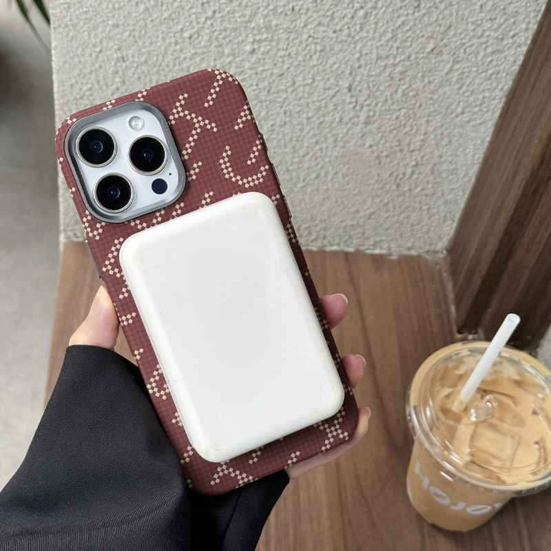 UrbanEdge LetterPrint Carbon Fiber Case – MagSafe Compatible & Stylish Protection