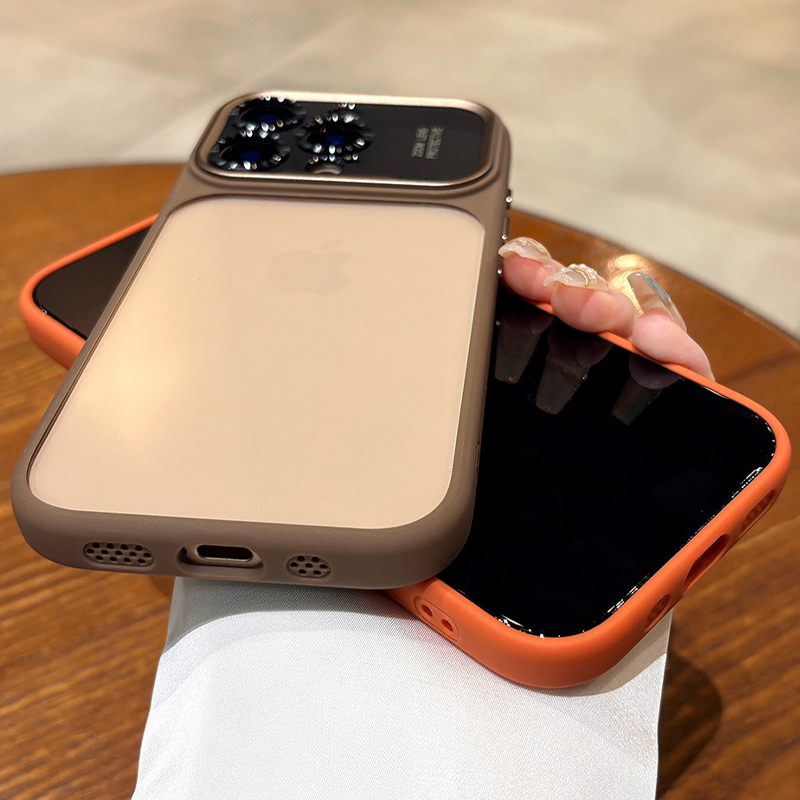 PureClear MagSafe Case – Slim Fit, Oil-Resistant & Full Transparency