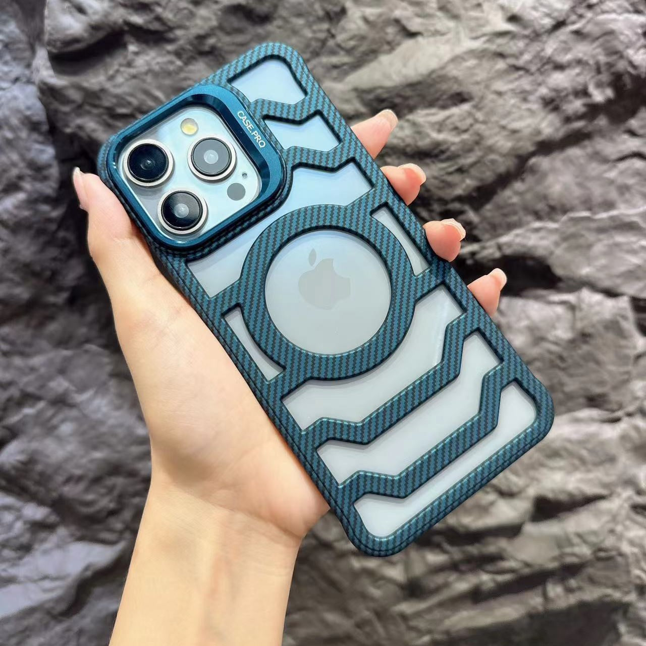 Open-Frame Carbon Fiber iPhone Case: Enhanced Airflow and Magnetic Compatibility