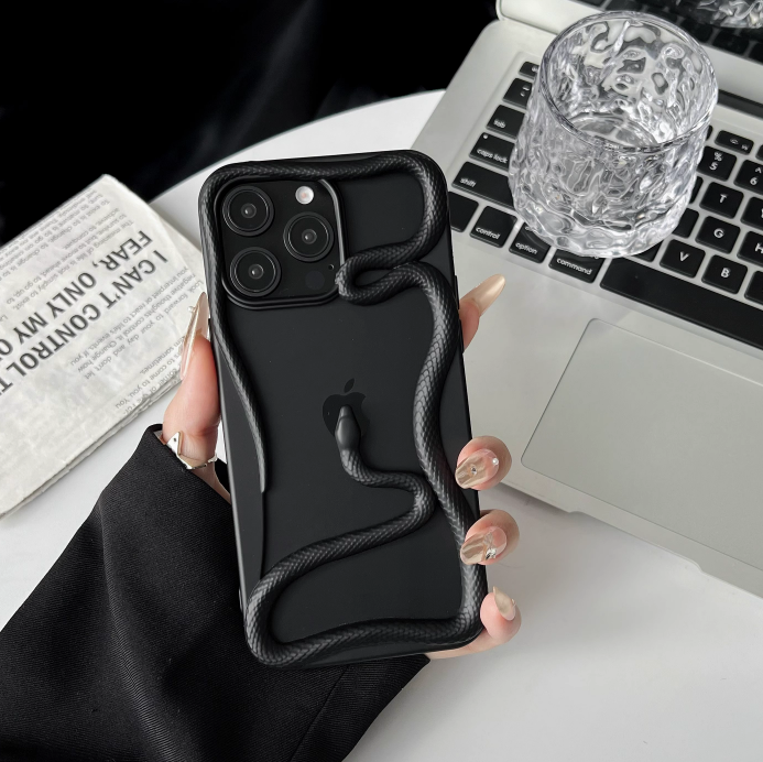 NeoLuxe Electroplated Snake-Pattern Phone Case – Full Protection & Shockproof