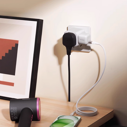 UniGo Power Adapter – Global Compatibility & Ultra-Portable